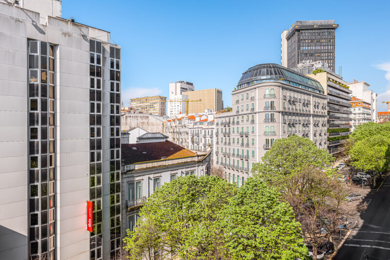 Saldanha/Av. Novas T3 com sala com 61m2